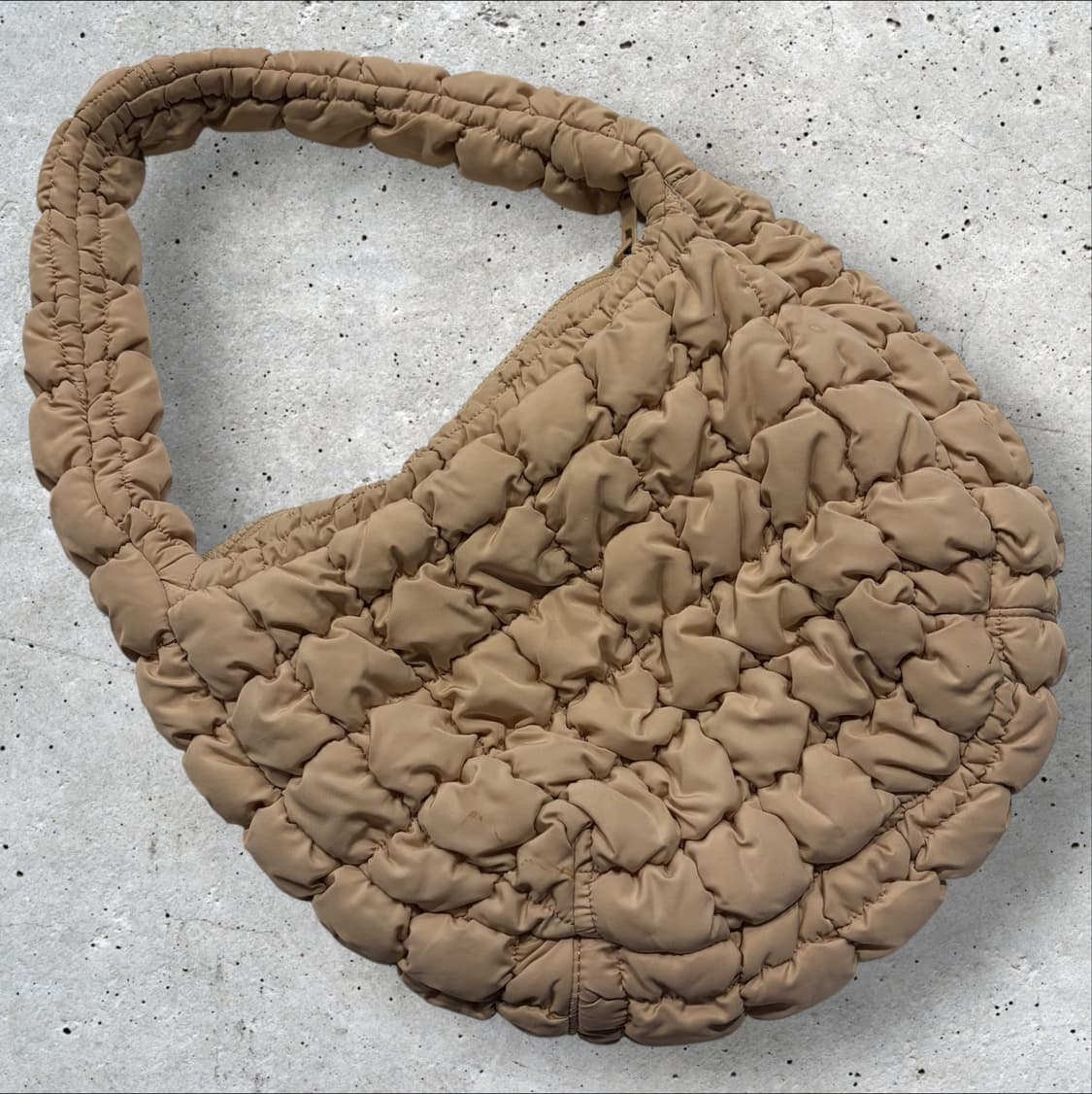 코스 퀼티드 숄더백 베이지 토트백 상품이미지2