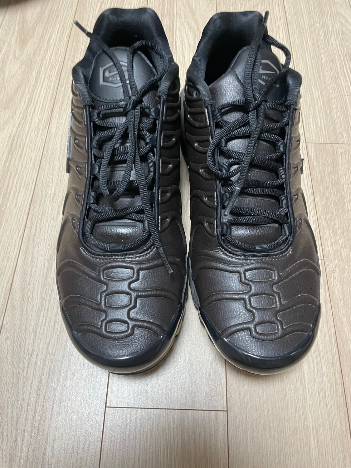 나이키 에어맥스 플러스 프리미엄 블랙 티 앤 페트라 브라운 상품이미지2