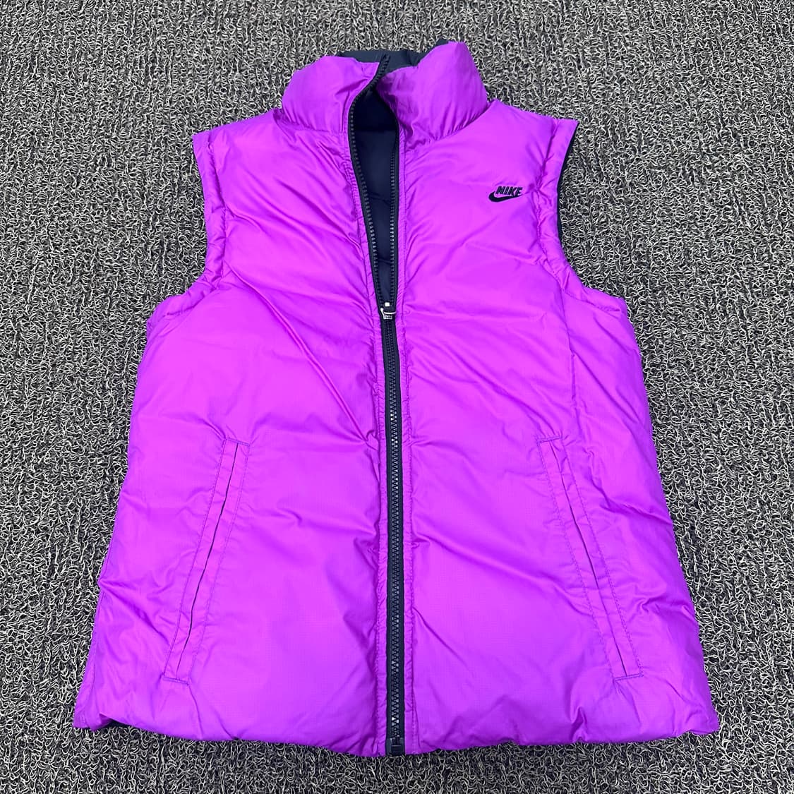 NIKE 나이키 여성 덕다운 양면 패딩 조끼 S 상품이미지7