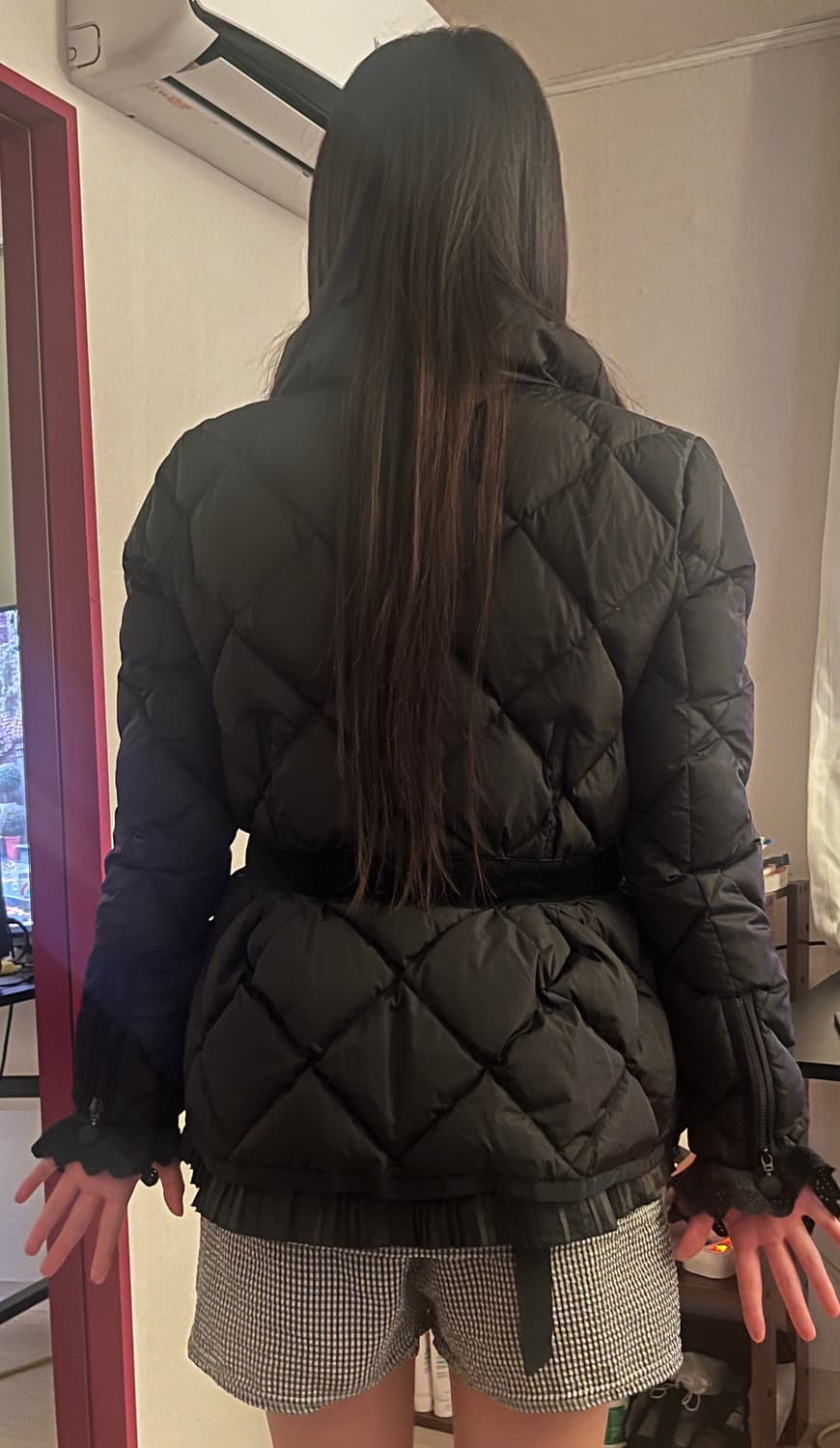 몽클레어 여성 숏패딩 (앞면스티커자국 세탁시 거의새거) 상품이미지9