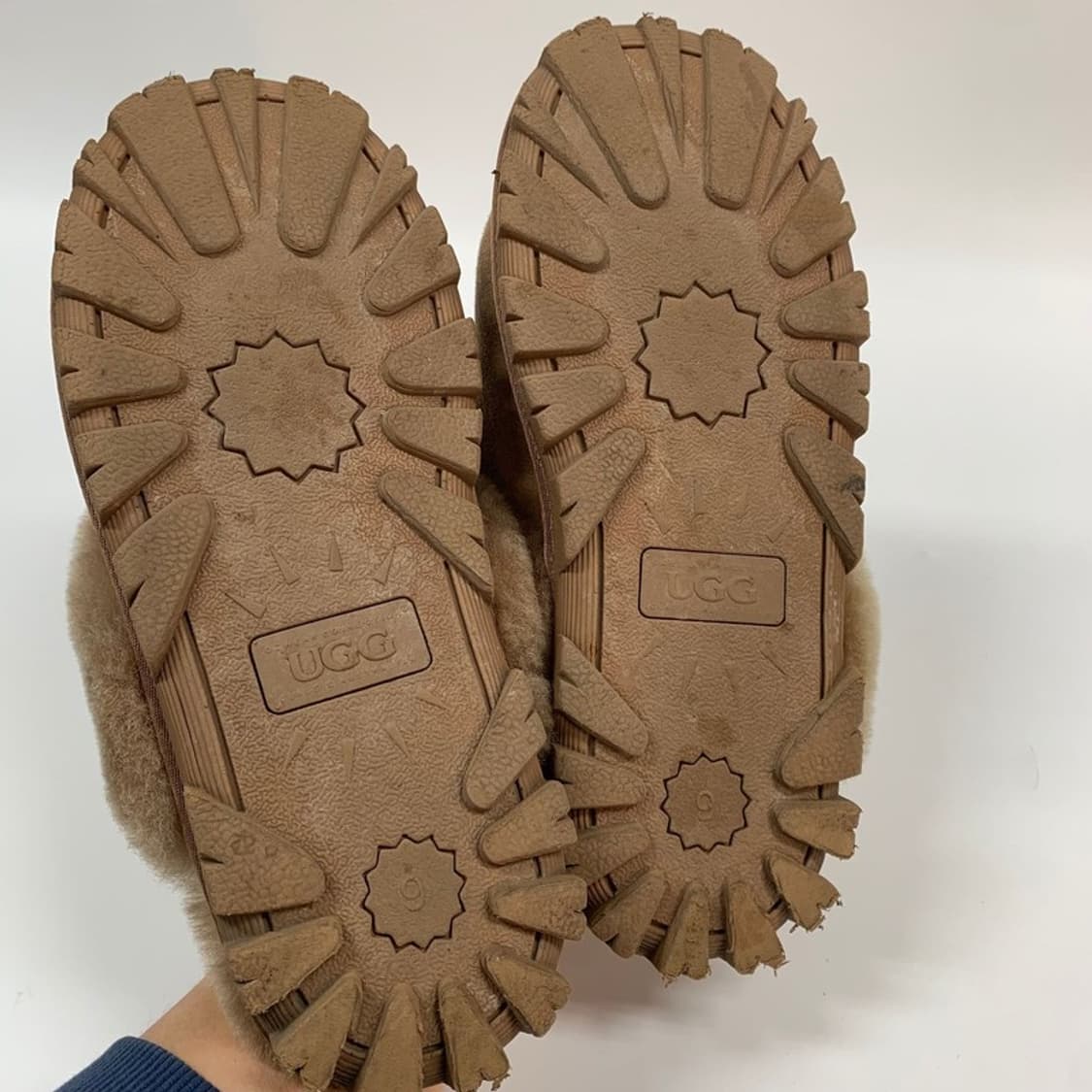 UGG 오즈웨어 양털 슬리퍼 체스트넛 250 상품이미지5