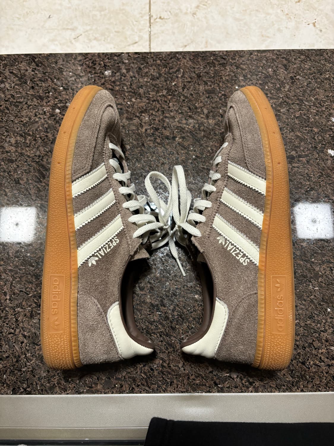 (250)아디다스 스페지알 핸드볼 어스 스트라타 오 프 화이트 상품이미지5