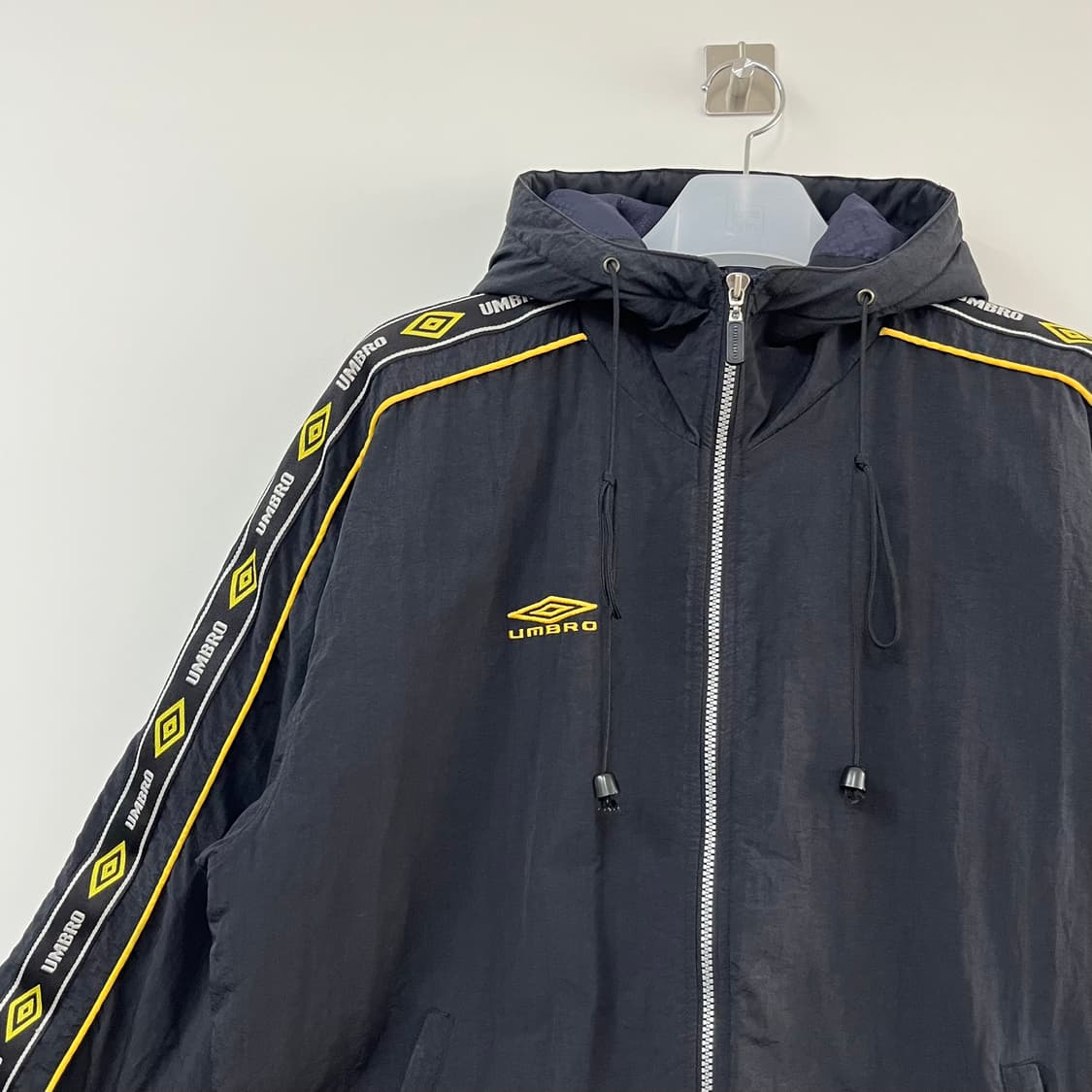 엄브로 올드스쿨 사이드라인 누빔안감 패딩 후드 점퍼 상품이미지4