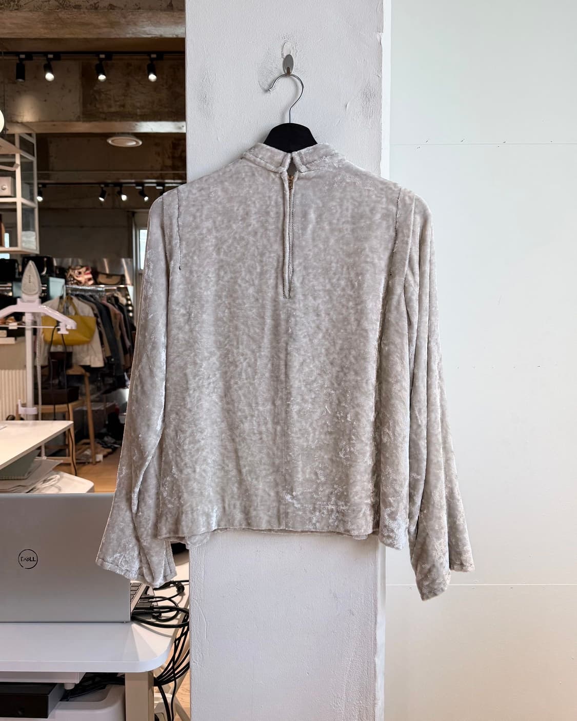 토가 풀라 아이보리 아카이브 벨벳 스터드 슬리브 상품이미지6