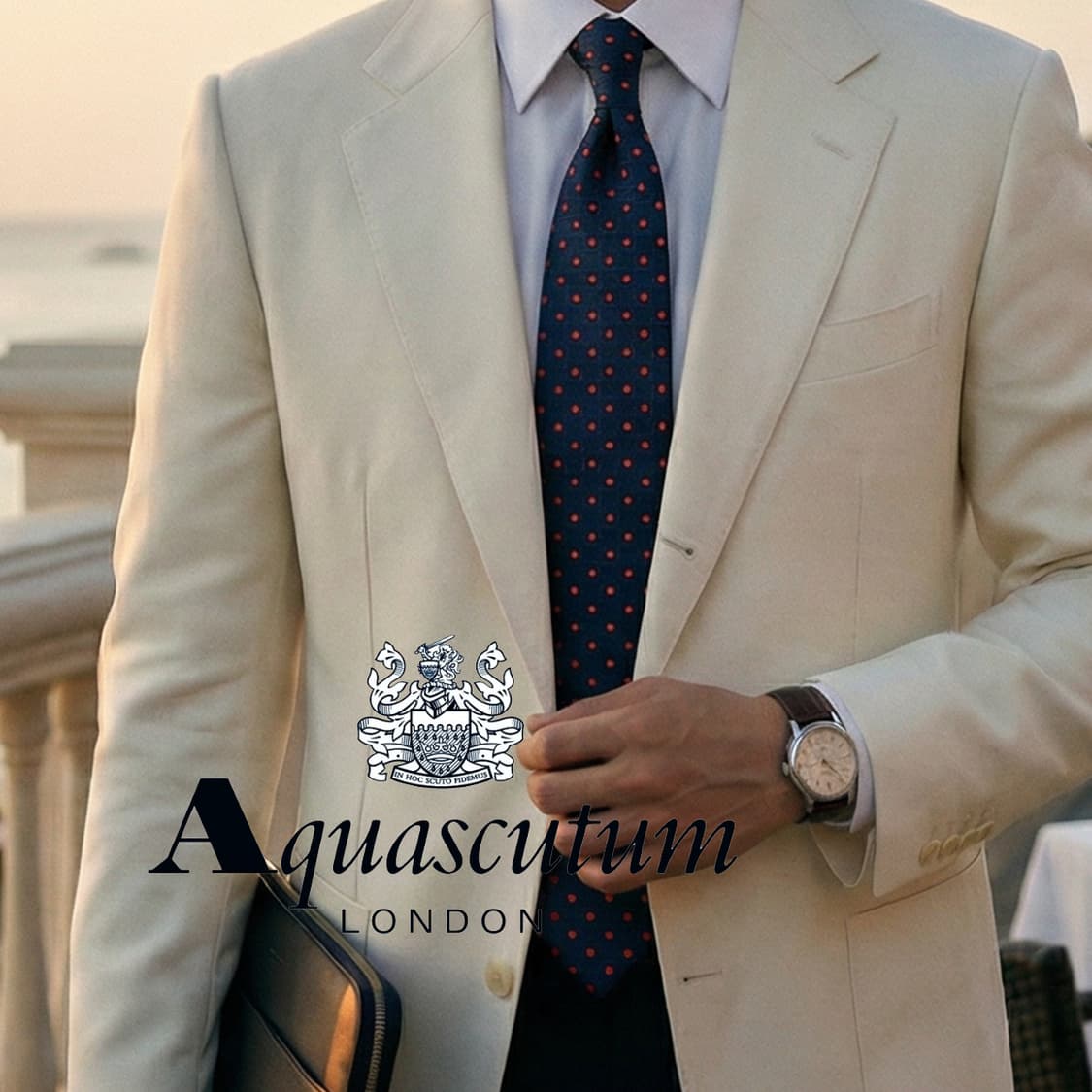 아쿠아스큐텀 실크 네이비 도트 넥타이 9.7cm A+등급 A19322
 상품이미지1