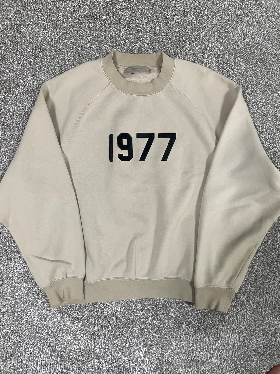 에센셜 1977 맨투맨 상품이미지2