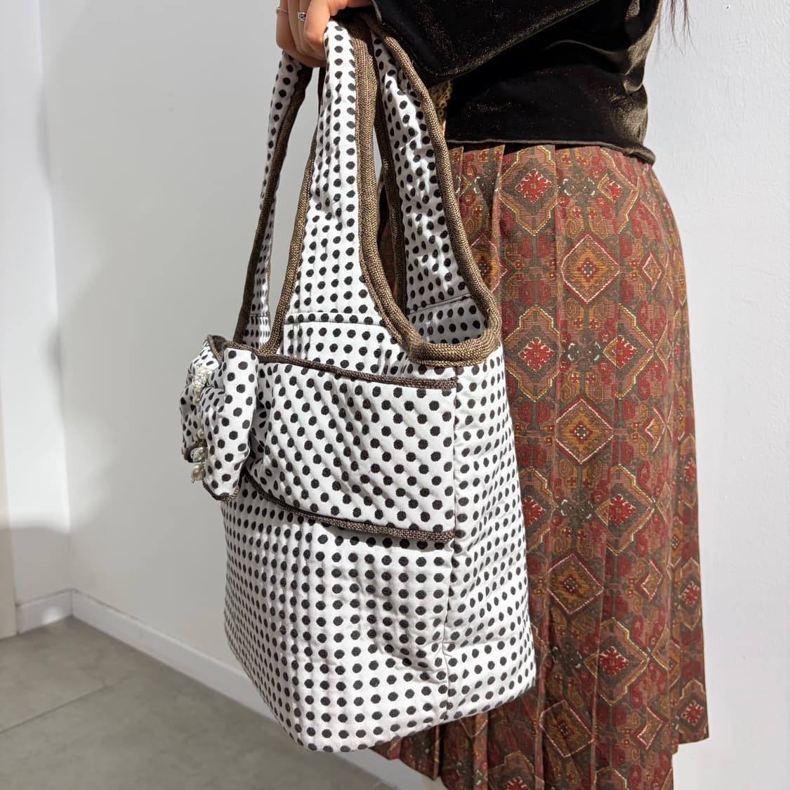 GALLERY VISCONTI 브라운 도트 리본 오네갸루 가방 토트백 상품이미지3