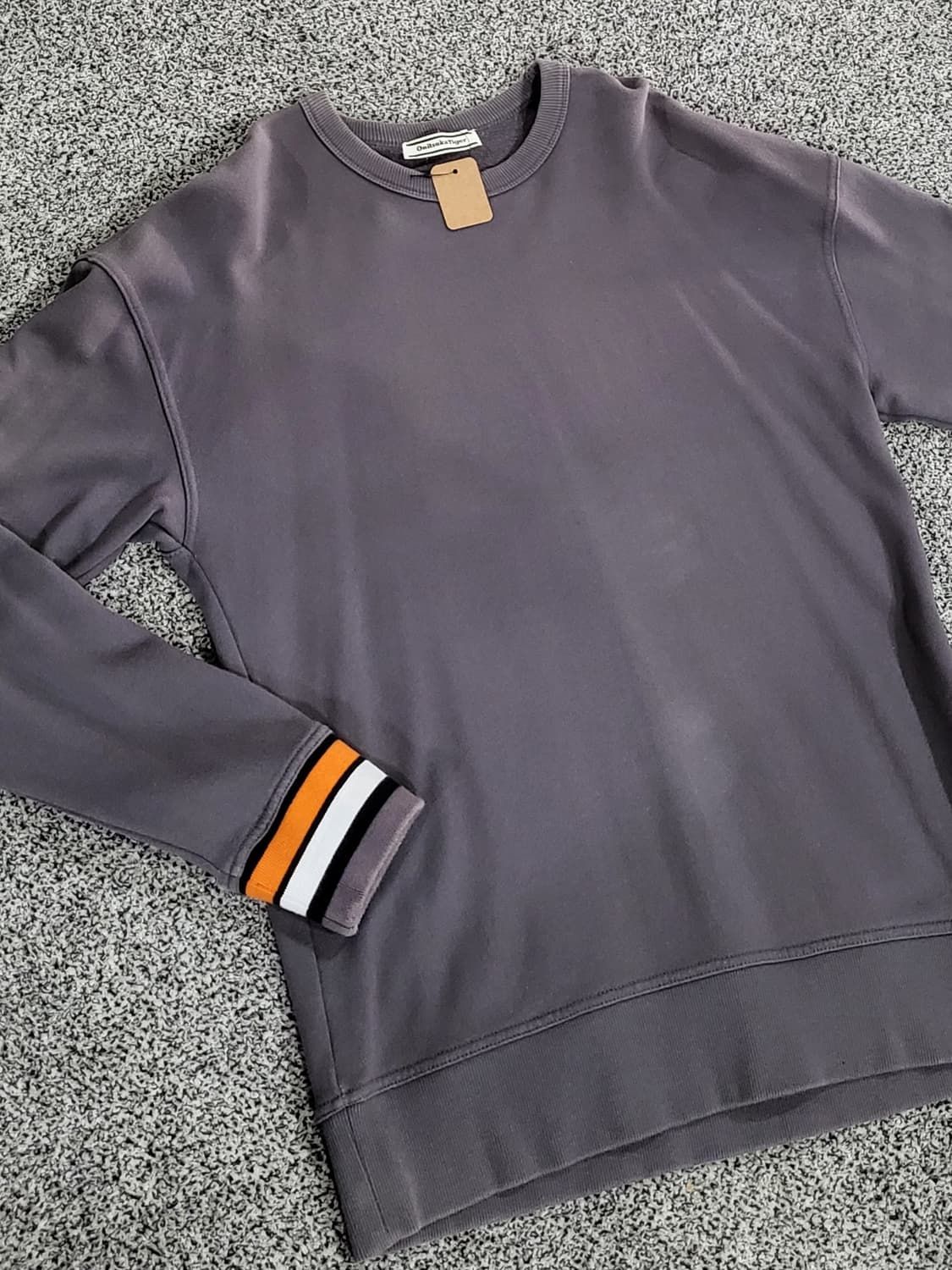 오니츠카타이거 맨투맨 상품이미지1