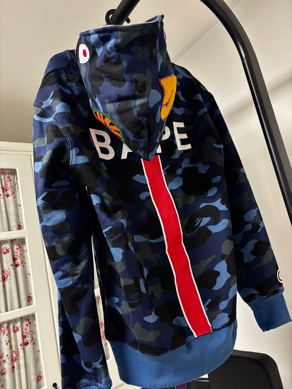 새상품 베이프 파리생제르망 샤크후드 L 상품이미지2