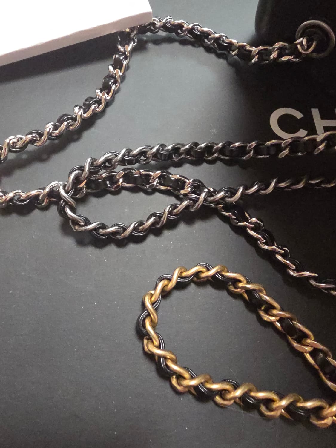 샤넬 가브리엘 백팩 미듐 블랙 상품이미지4