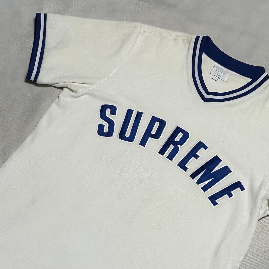 M 슈프림 블루 빅로고 브이넥 반팔 티셔츠 상품이미지1