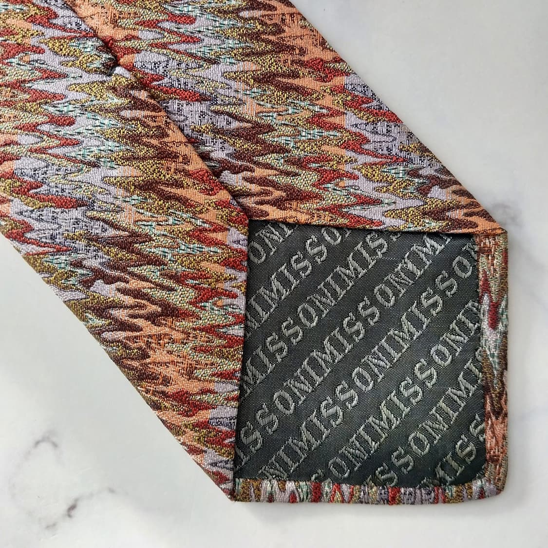 미쏘니 실크 브라운 지그재그 패턴 넥타이 9cm A+등급 K1691
 상품이미지9