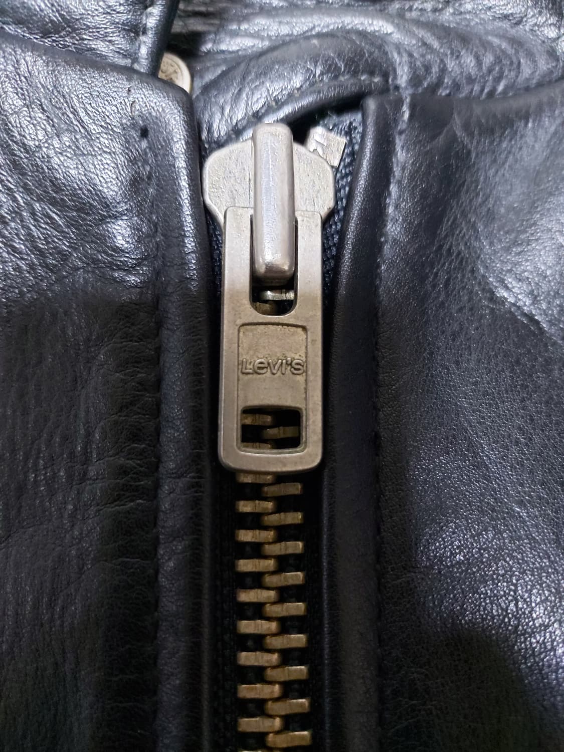 리바이스 90s 블랙탭 소가죽 라이더 자켓  (100)

 상품이미지4