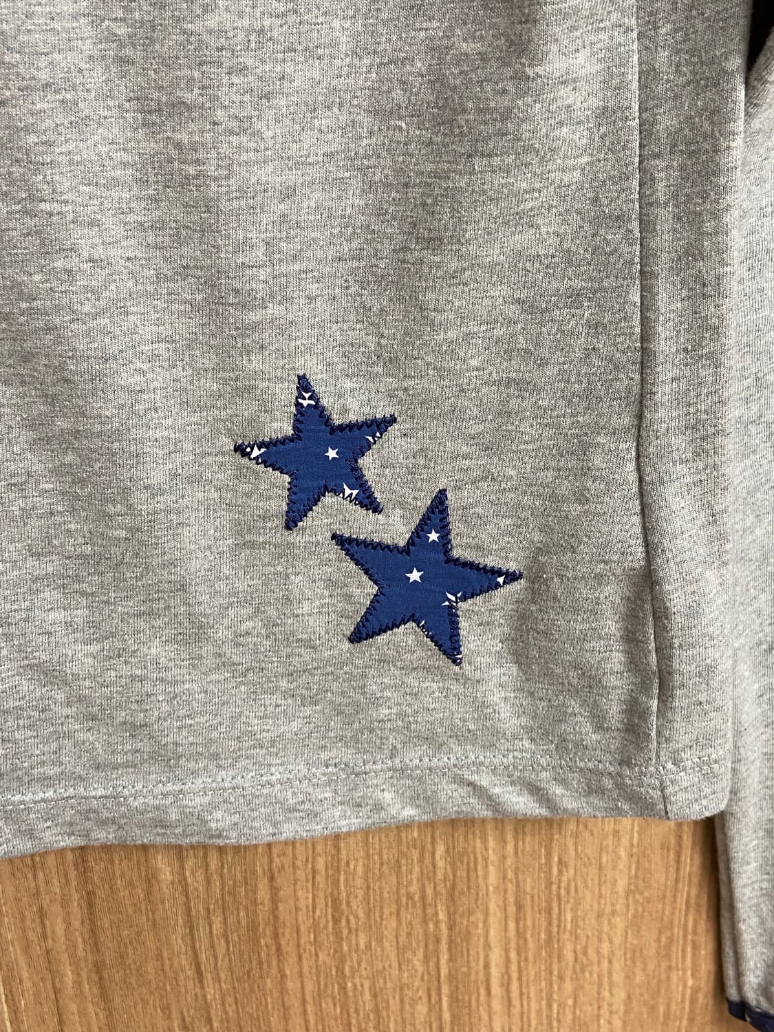 RONRON 론론 스타패치 블로킹 헨리넥 롱슬리브 그레이 상품이미지5