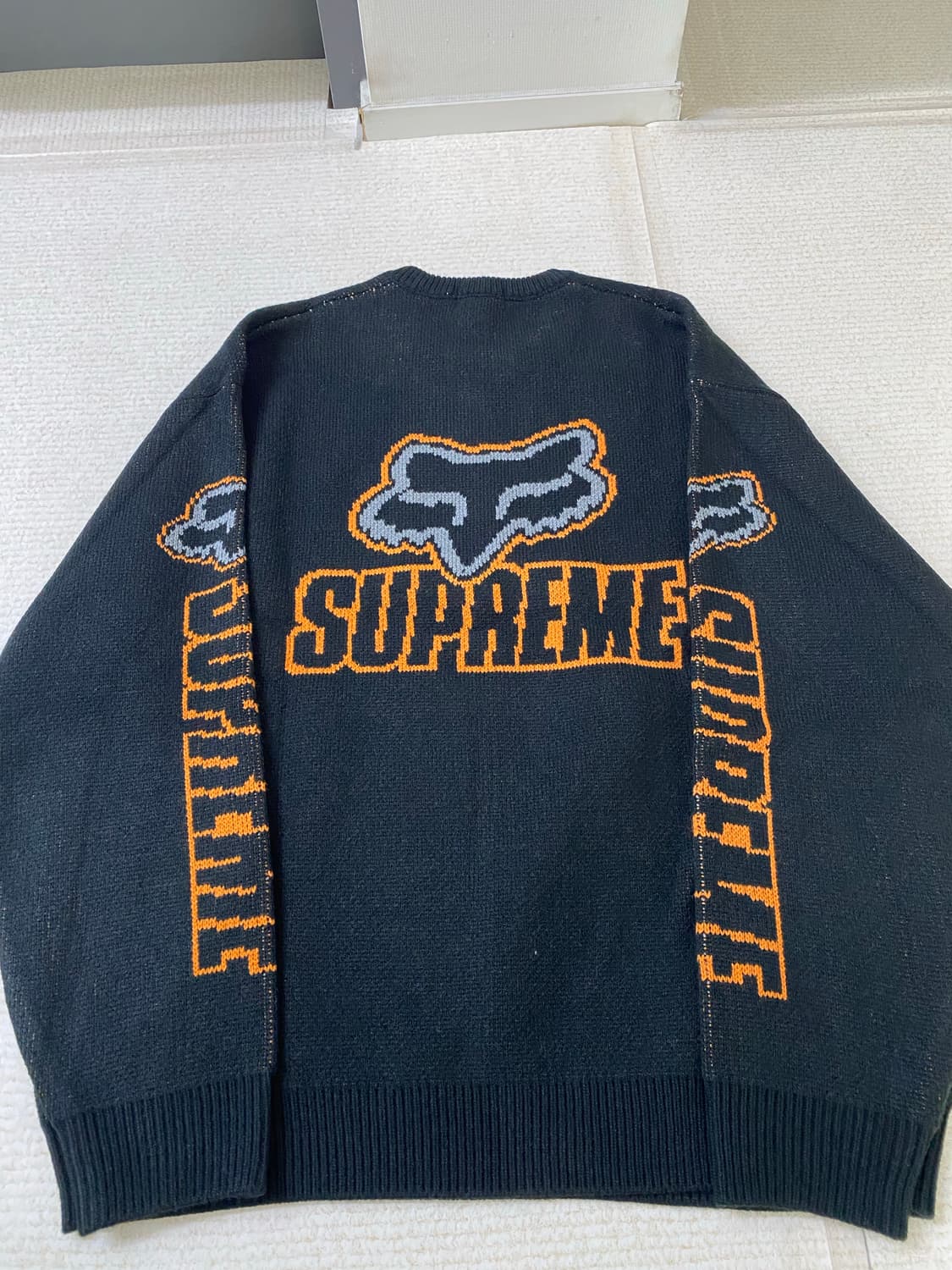 (새상품) 25FW 슈프림 x 폭스레이싱 스웨터 블랙 상품이미지3