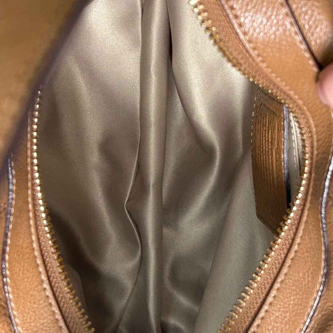 코치 페블 레더 에이버리 호보백 카라멜 상품이미지4