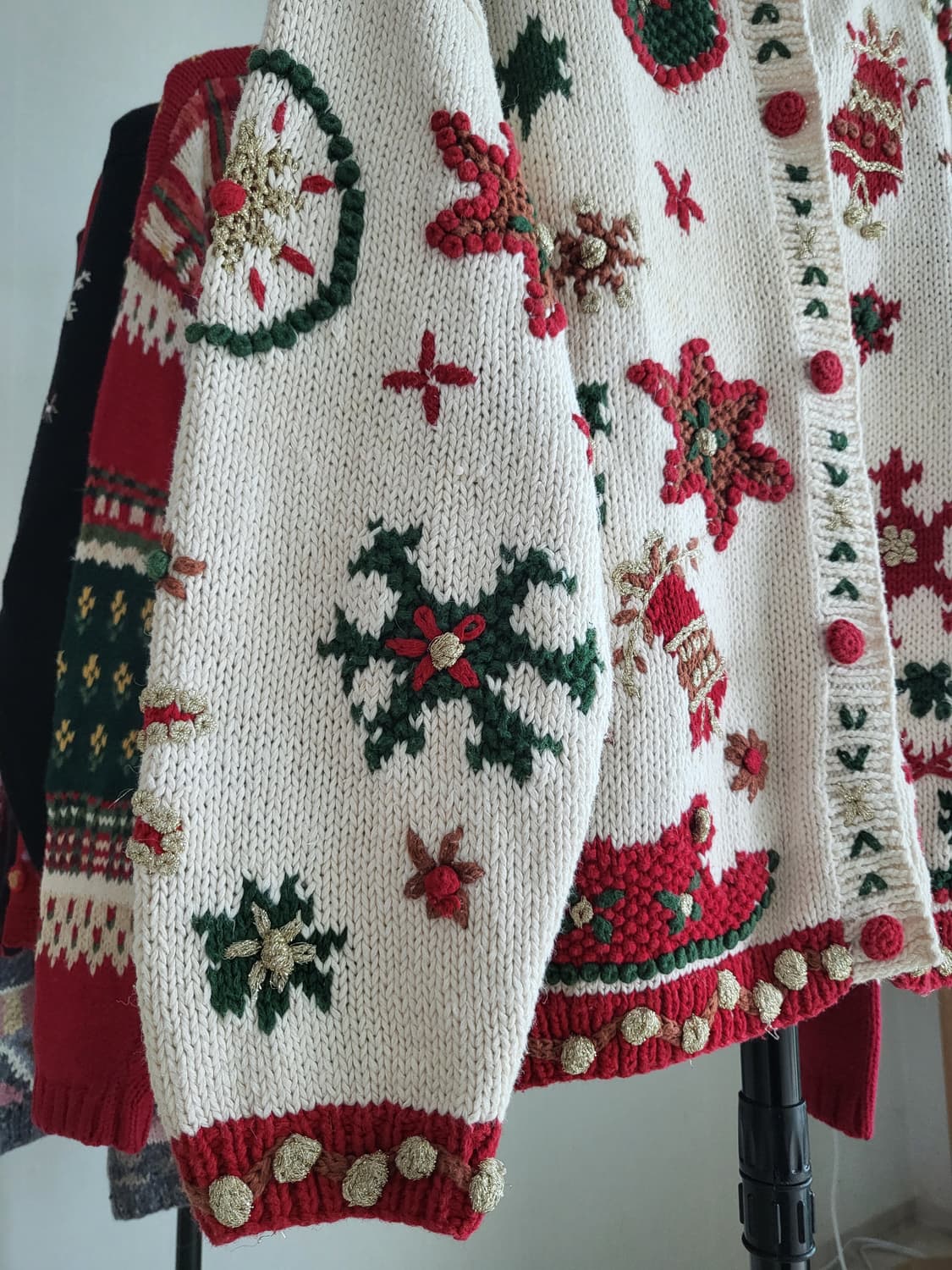 크리스마스 오너먼트가 가득한 베이지 니트🎄 상품이미지5