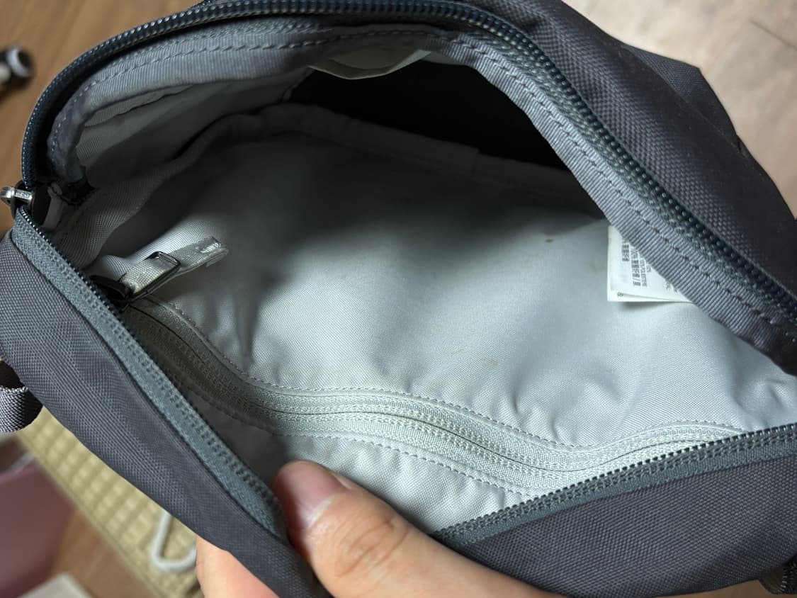 아크테릭스 크로스백 상품이미지4