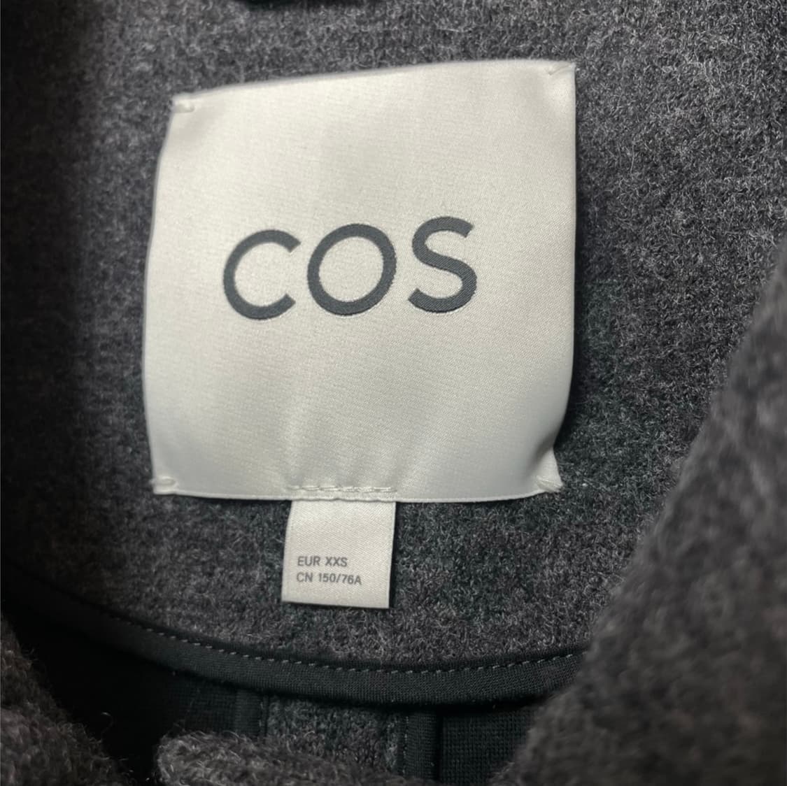 코스 COS 차콜 스컬프티드 울 하프코트 XXS  상품이미지4