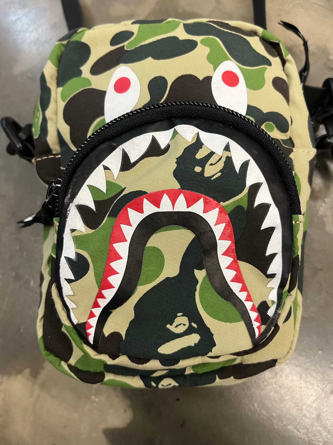 베이프 샤크 미니 크로스백  상품이미지6