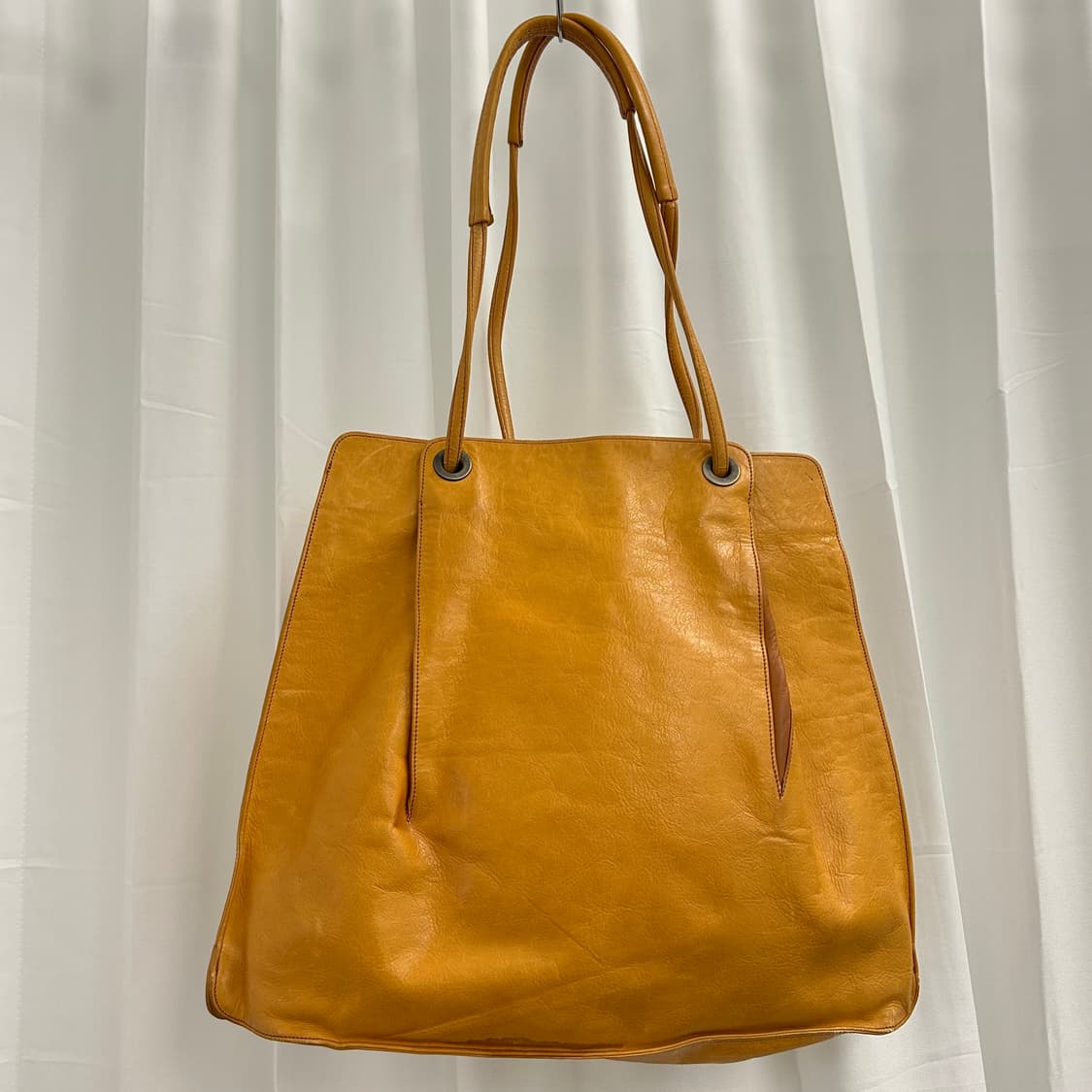 이세이 미야케 레더 플리츠 토트백 상품이미지1