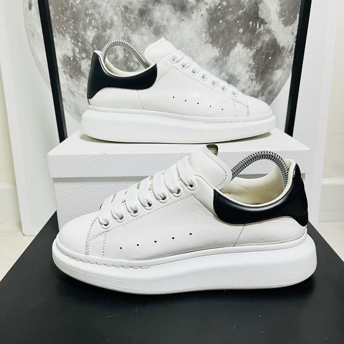  정품 39) 알렉산더 맥퀸 블랙 오버솔 스니커즈 250~255 상품이미지1