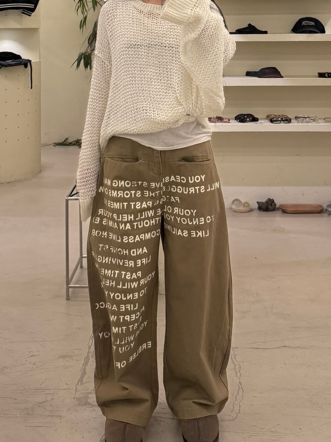 빈티지 레터링 브라운 세미 커브드 팬츠  상품이미지1