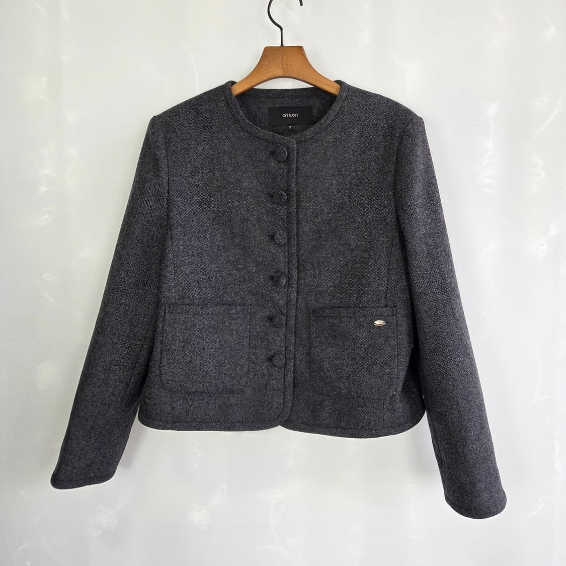 [ON&ON] 온앤온 25ss 울 혼방 노카라 버튼 자켓 여성 상품이미지2
