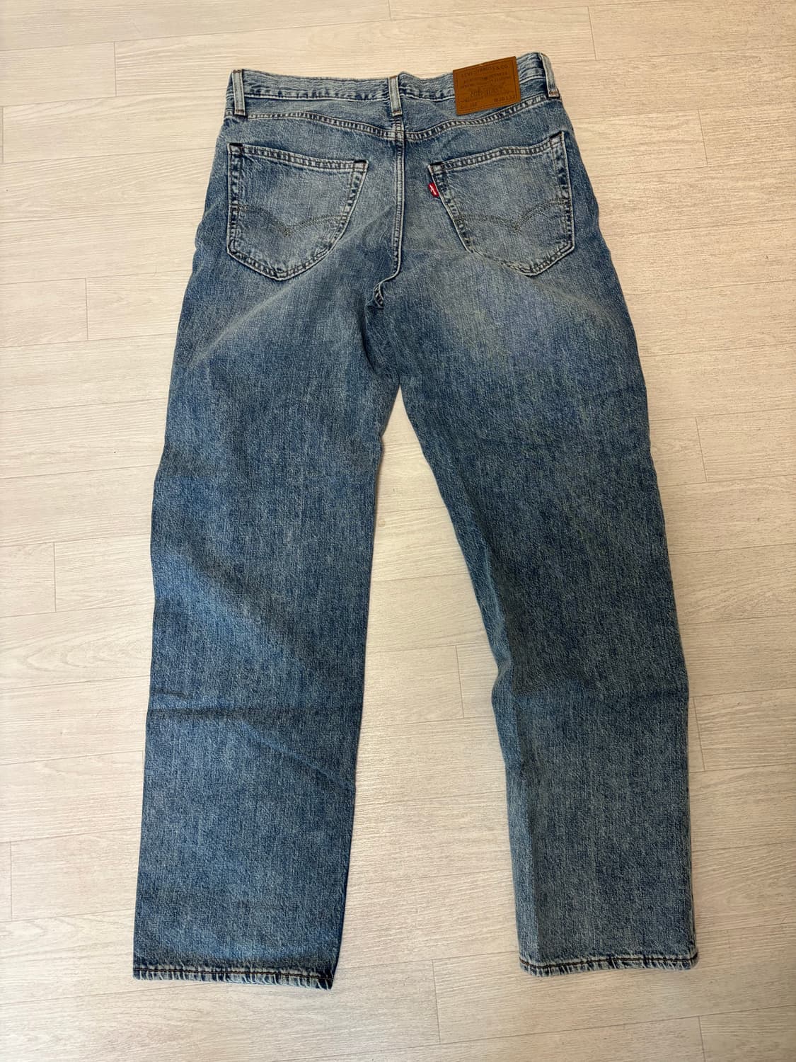 리바이스 568 루즈 스트레이트 라이트웨이트 진 상품이미지2