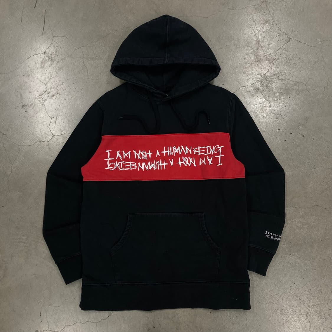 아임낫어휴먼비잉 블랙 믹스 컬러 스펠아웃 후드티 상품이미지1
