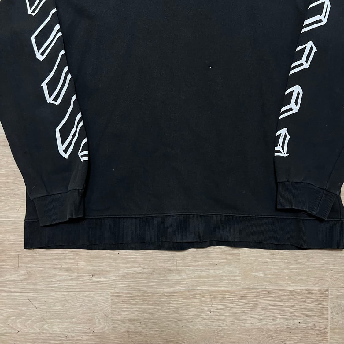 오프화이트 시그니처 디아그 애로우 패턴 프린팅 맨투맨 [블랙] L/100 상품이미지3