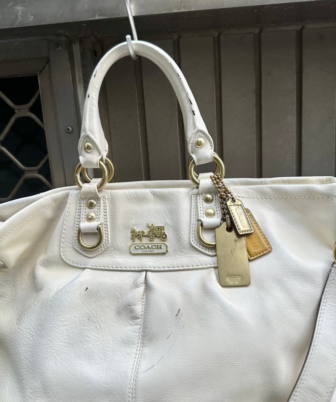 Coach stud leather shoulder bag 상품이미지3