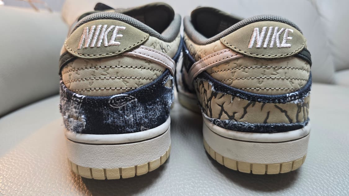 나이키 트래비스 스캇 SB 덩크 로우 245 벗김 (리버스) 상품이미지4