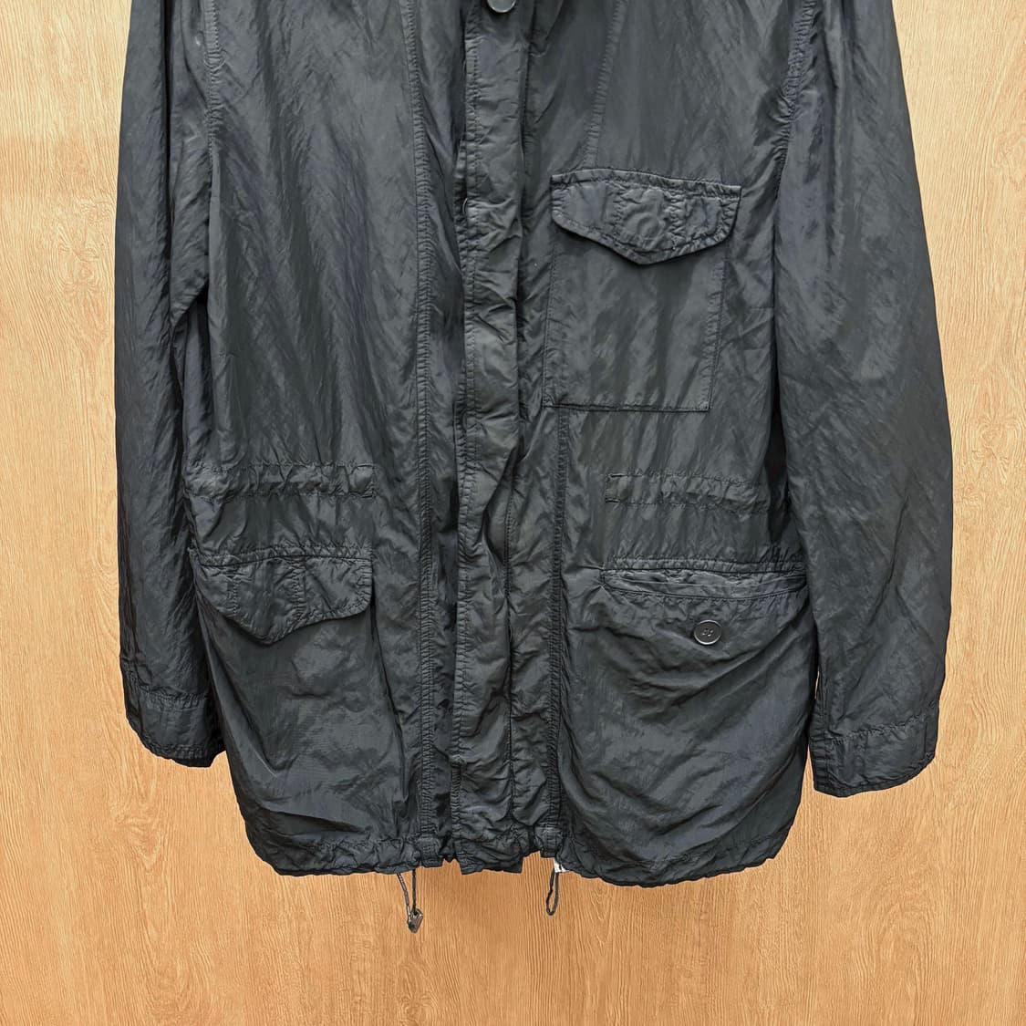 버버리 런던 하이넥 라이트 야상 자켓 어깨 견장 스트링 디테일 블랙 상품이미지5