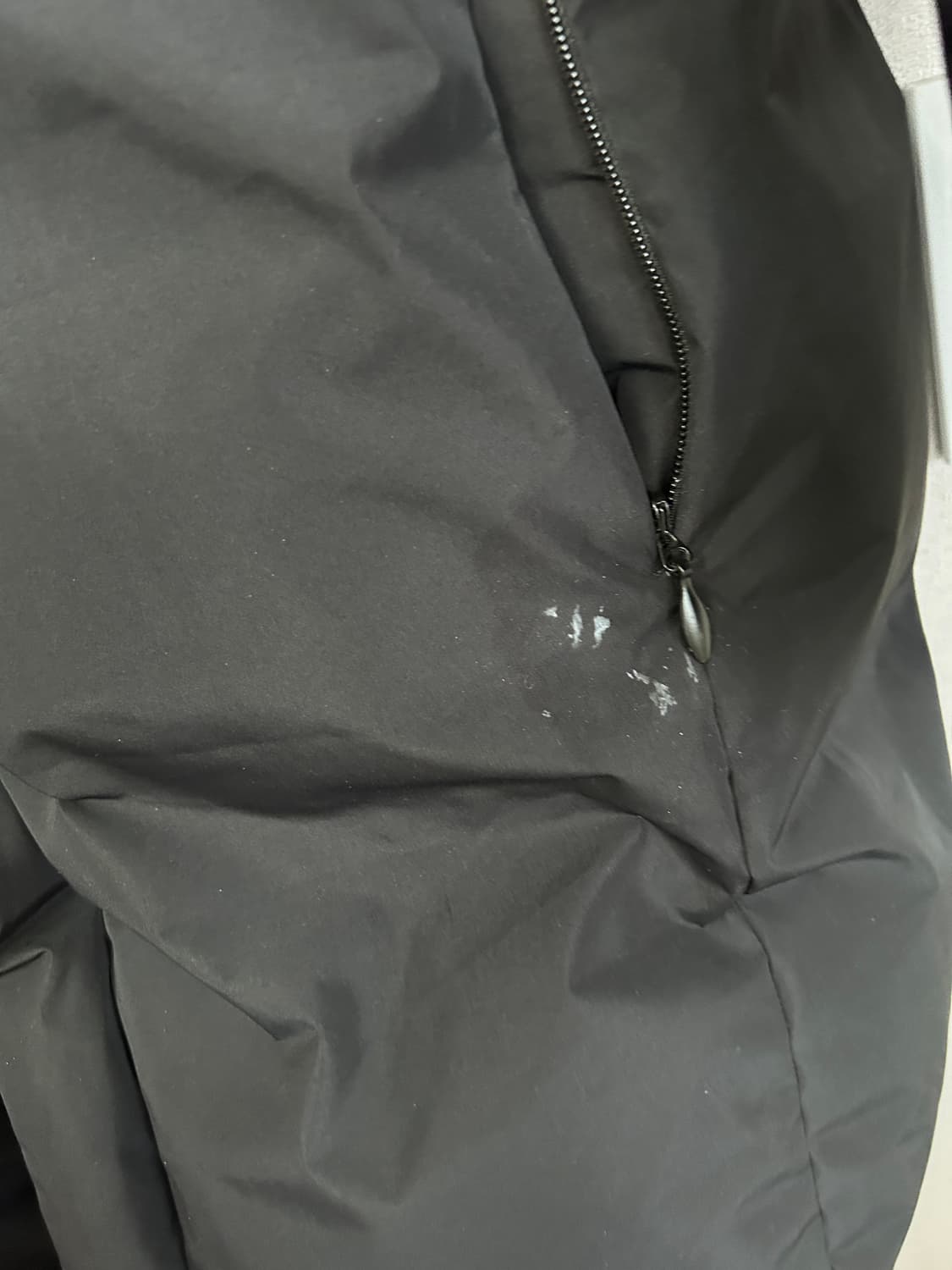 데상트 스위스 스키팀 패딩 블랙 상품이미지4