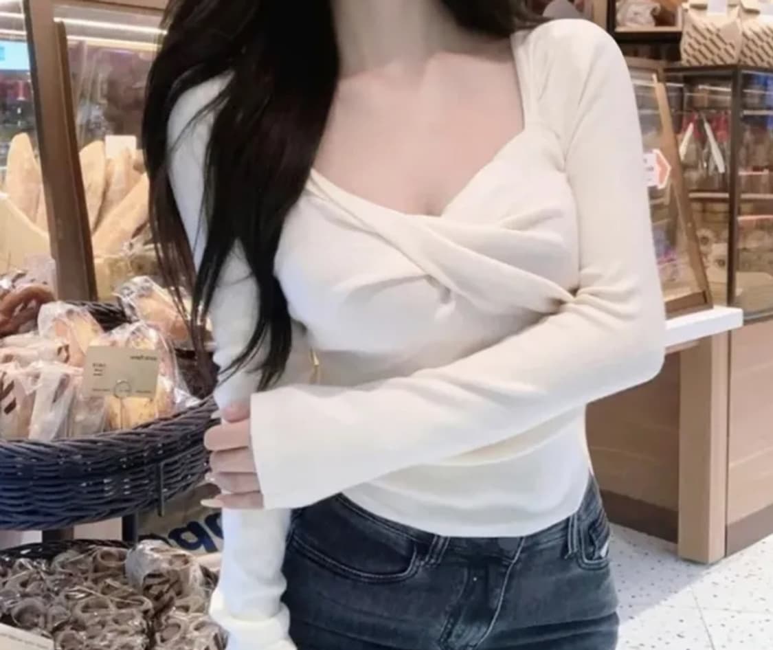 가슴꼬임 셔링 긴팔티셔츠 상품이미지1