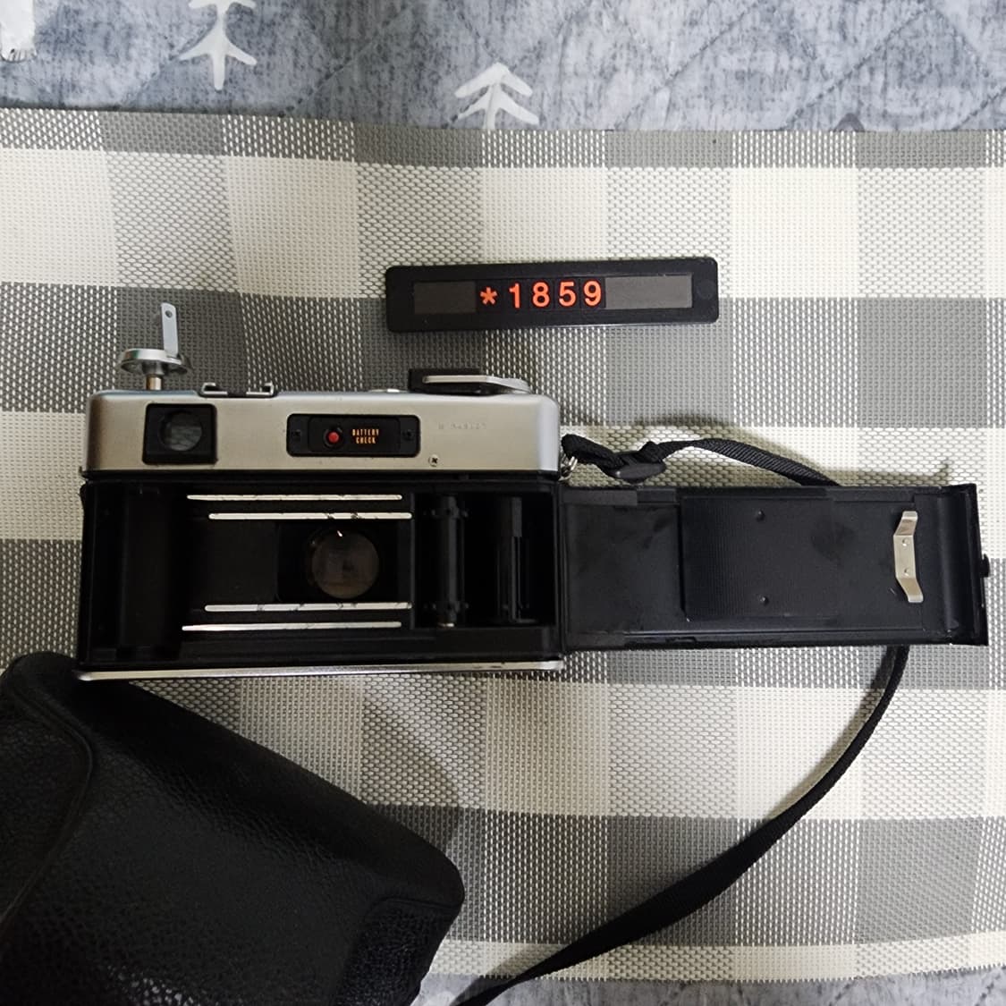 야시카 일렉트로 35 gsn 필름카메라 실버바디 케이스포함 상품이미지5