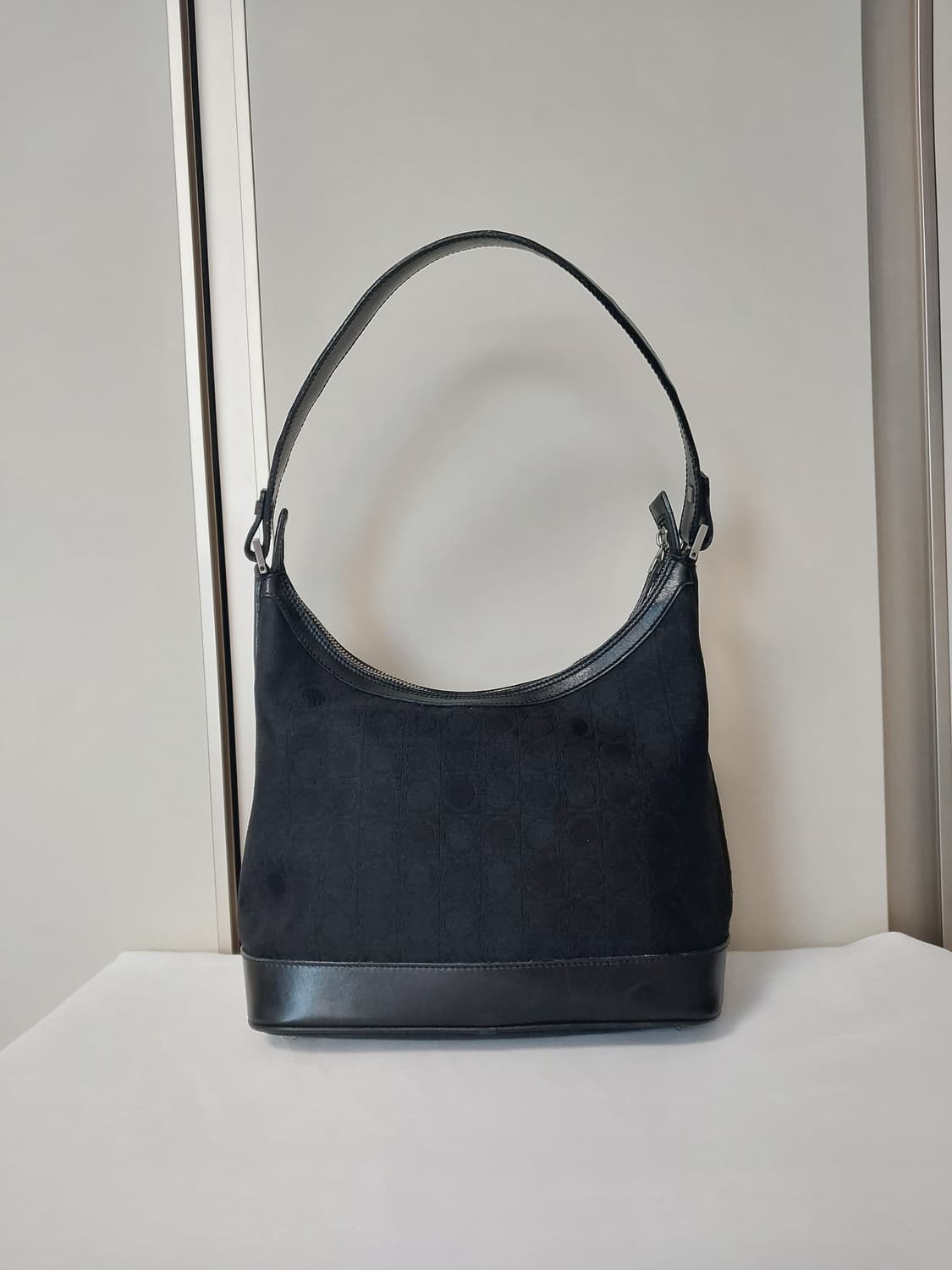 [정품] 페라가모 간치니 패브릭 숄더백 호보백 상품이미지6