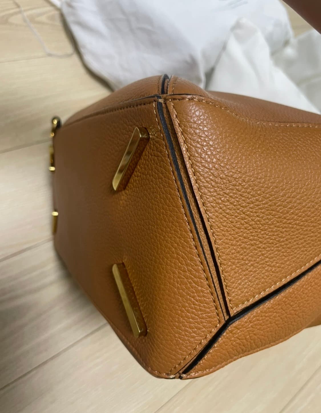 로에베 퍼즐백 M 라이트카라멜 미디움 상품이미지4