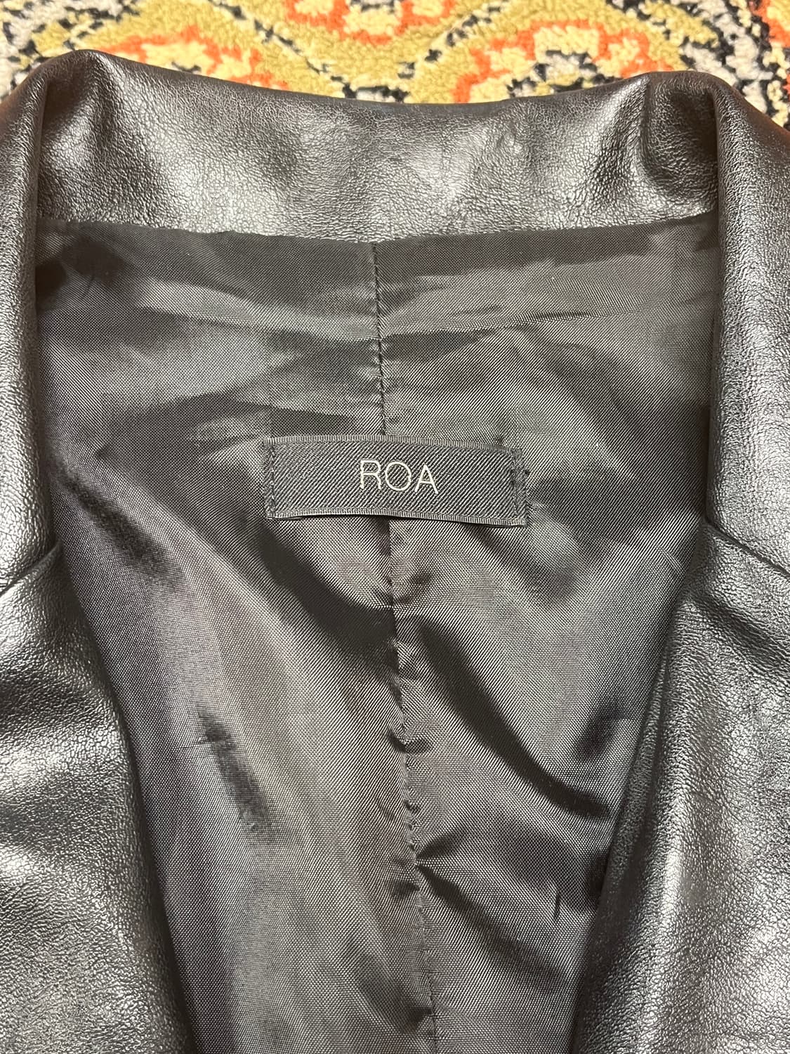 [착용샷] ROA 페이크 레더 가죽 블레이저 블랙 Free 상품이미지3