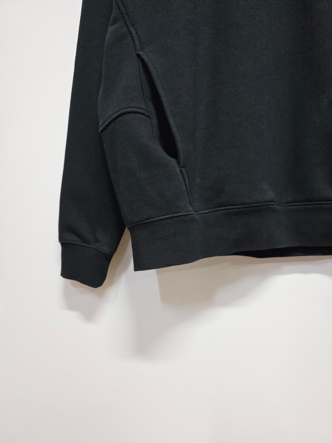 일꼬르소 카라넥 블랙 맨투맨 티셔츠 상품이미지3