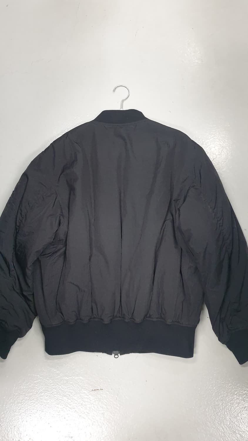 인사일런스 블랙 봄버 자켓 상품이미지3