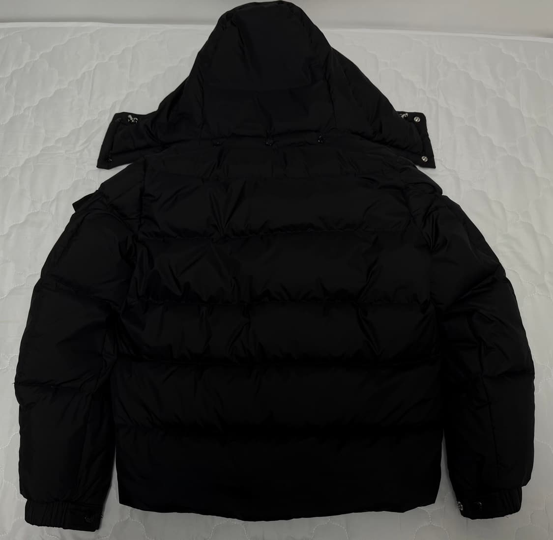 몽클레어 마야 70 후드 쇼트 다운 자켓 블랙 25fw 상품이미지4