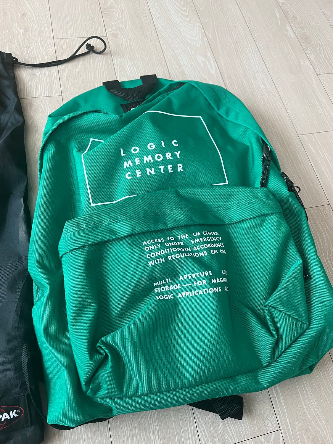 이스트팩 언더커버 그린 백팩 상품이미지2