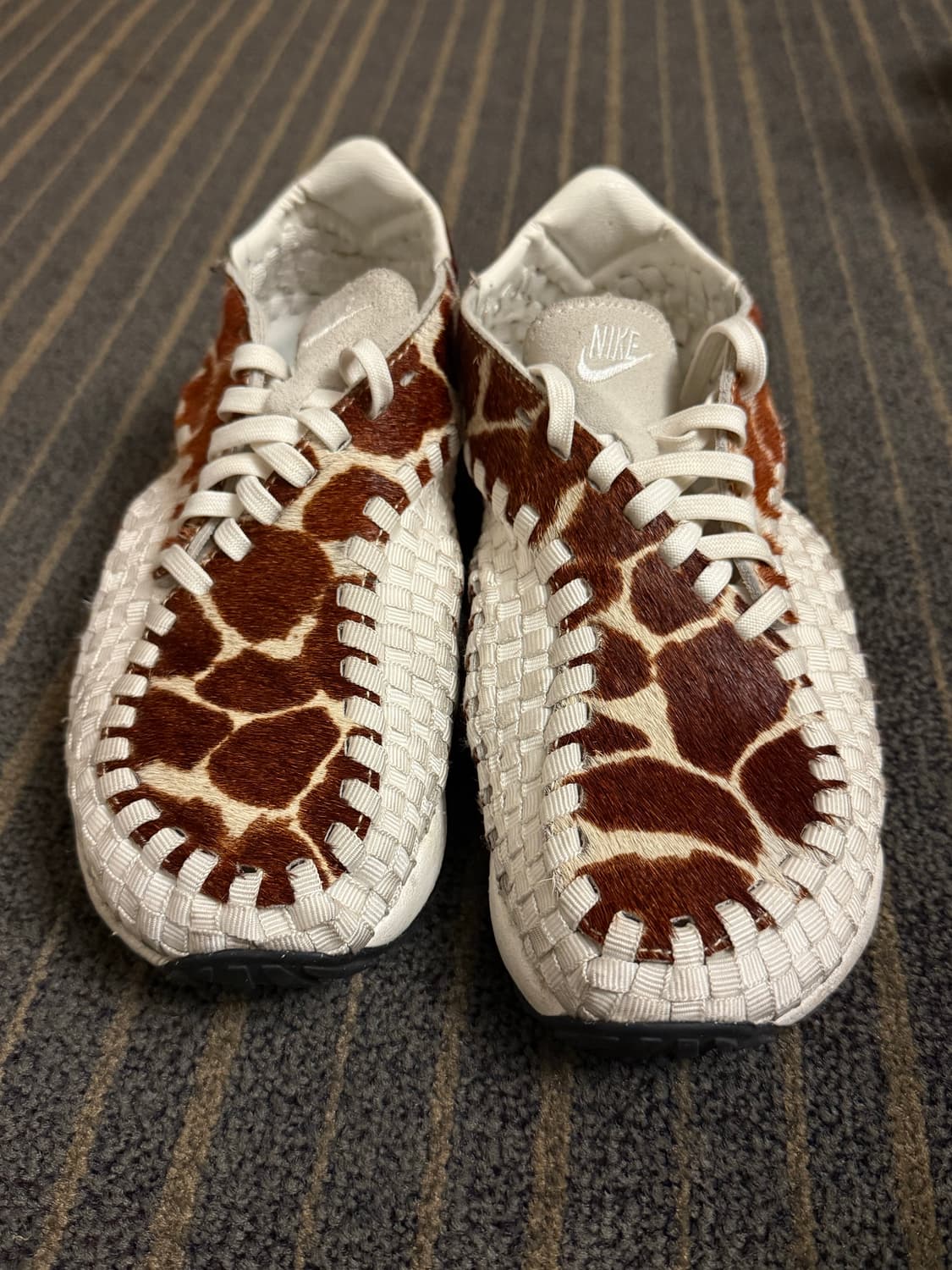 나이키 에어 풋스케이프 우븐 카우 프린트 상품이미지1