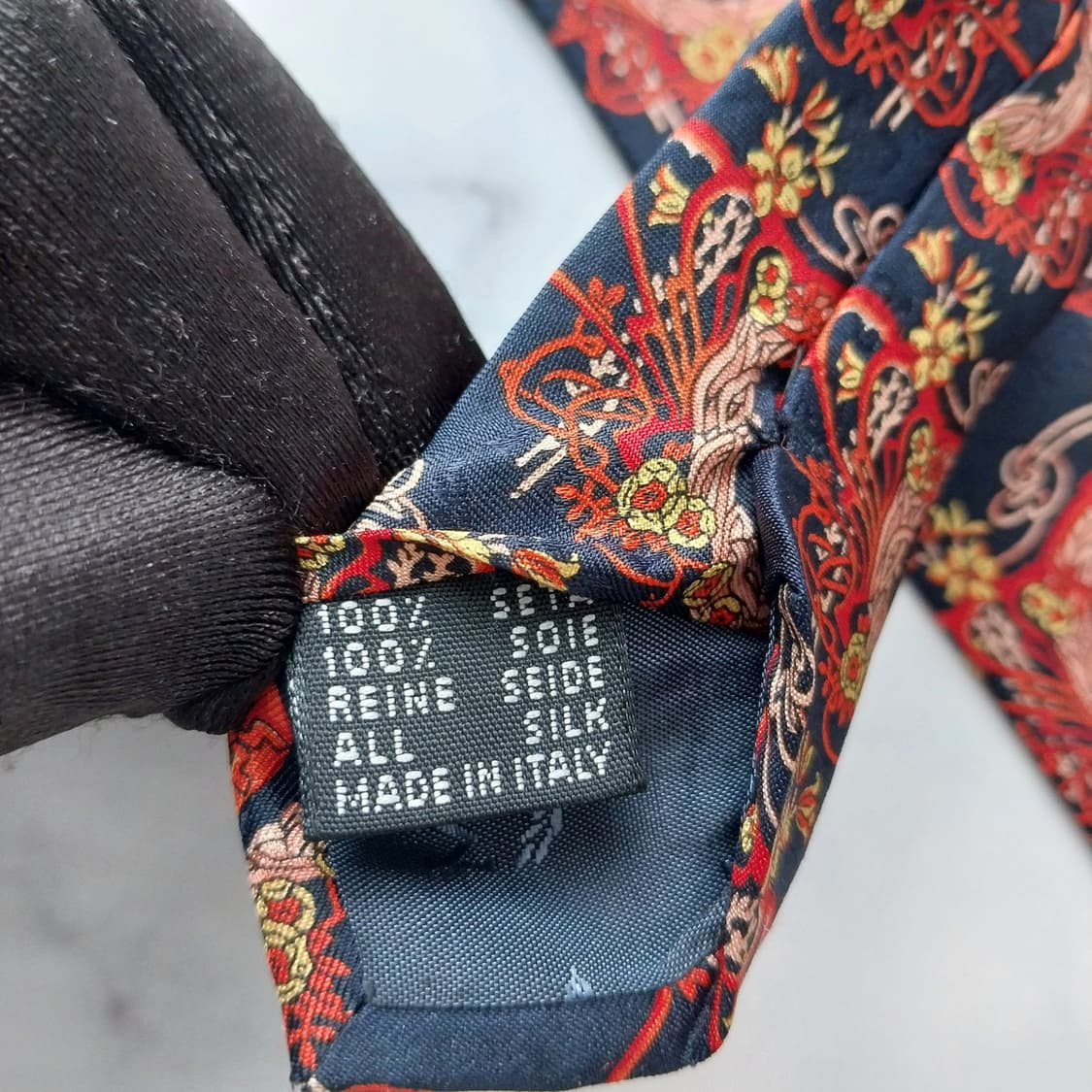 MCM 실크 블랙 레드&옐로 패턴 넥타이 9.5cm A+등급 K1435
 상품이미지10