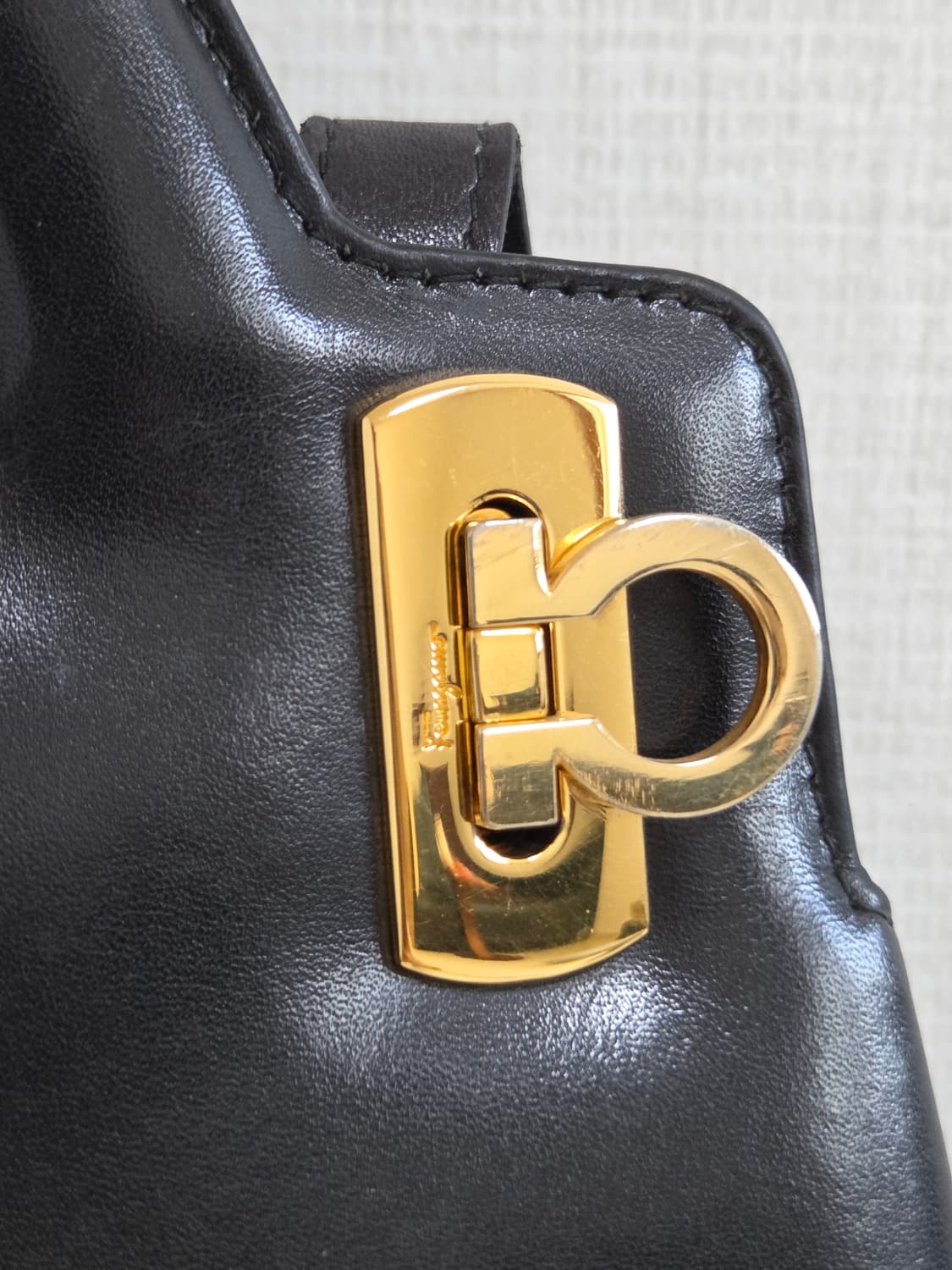 페라가모 완다백 블랙 금장 상품이미지8