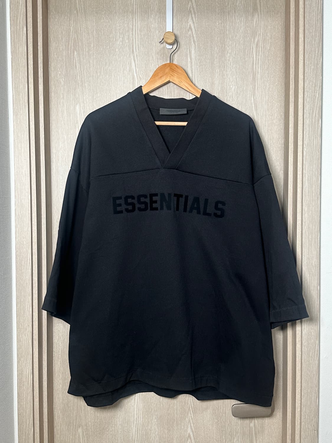 24SS)미시착) 피어오브갓 에센셜 풋볼티셔츠S/105/블랙 상품이미지1