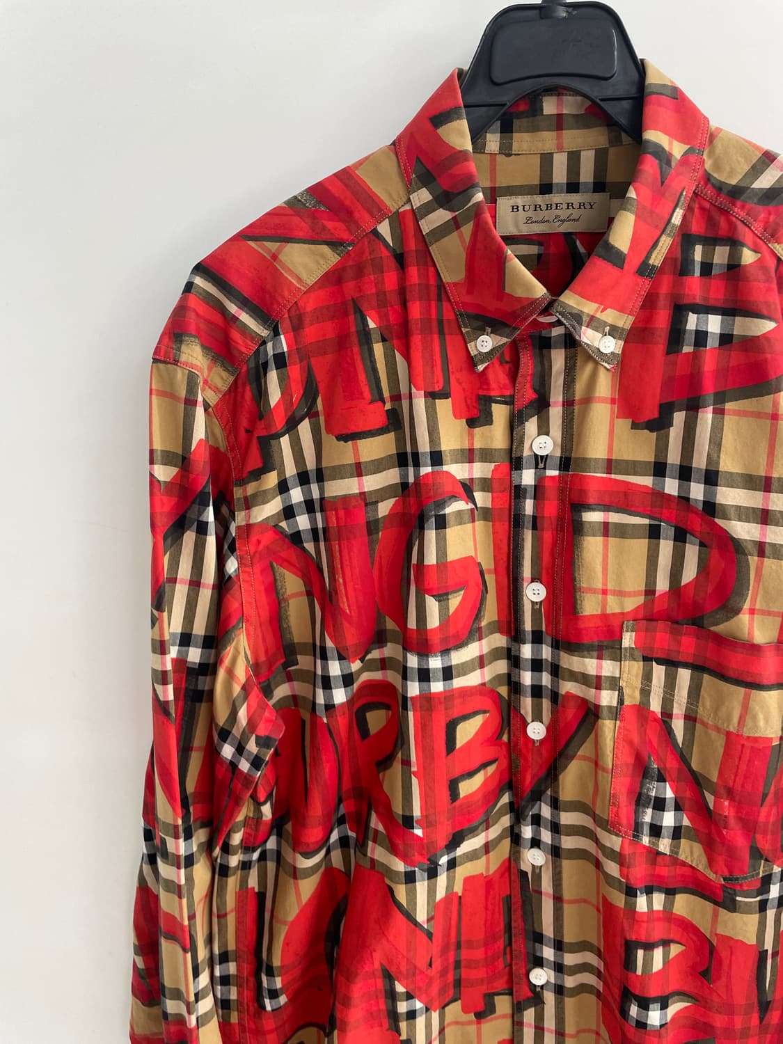 버버리 그래피티 셔츠 상품이미지2