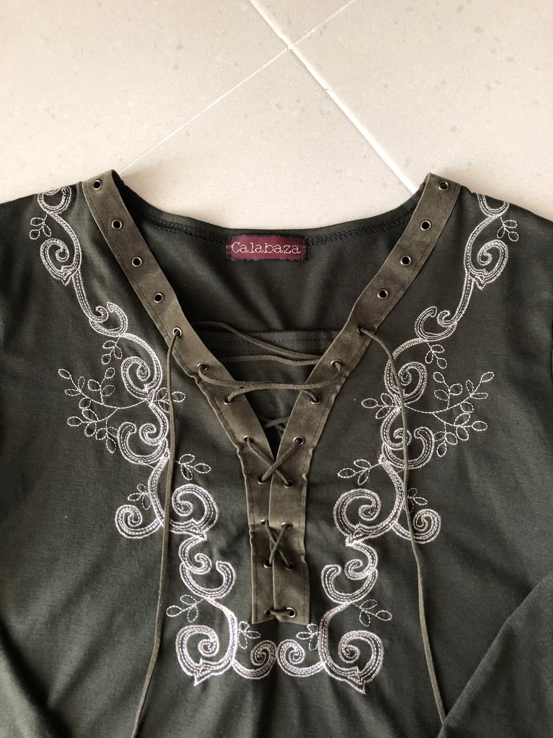 olive lace-up top 상품이미지1